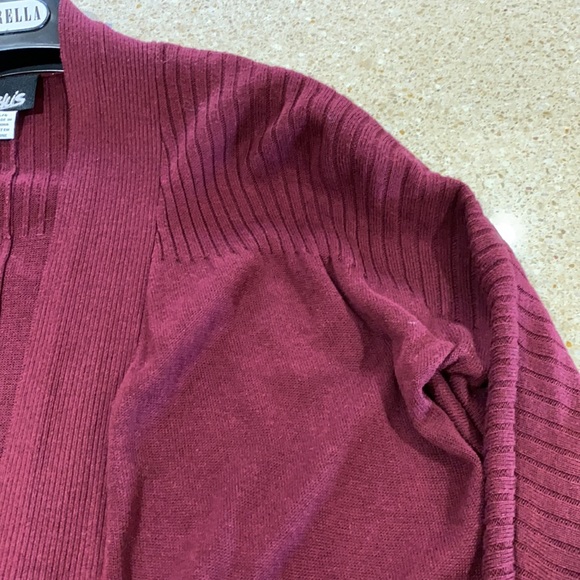 Timeless Burgundy Sweater - Picture 4 of 11